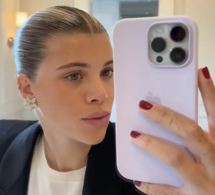 How to be Effortlessly Chic:  Sofia Richie Signature Bun Hairstyle